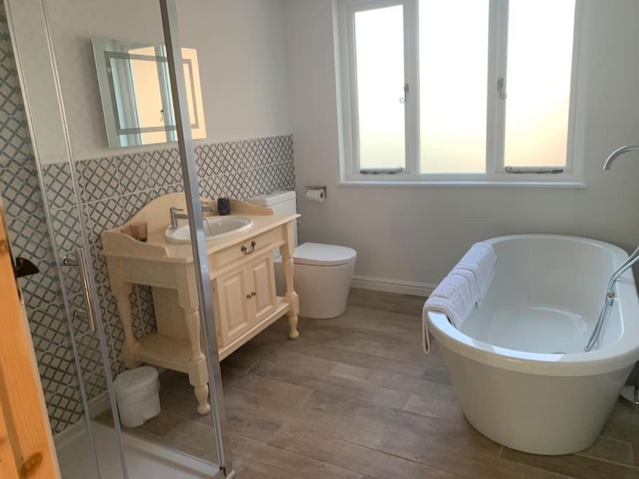 Cottage With Outstanding Views Velindre  外观 照片