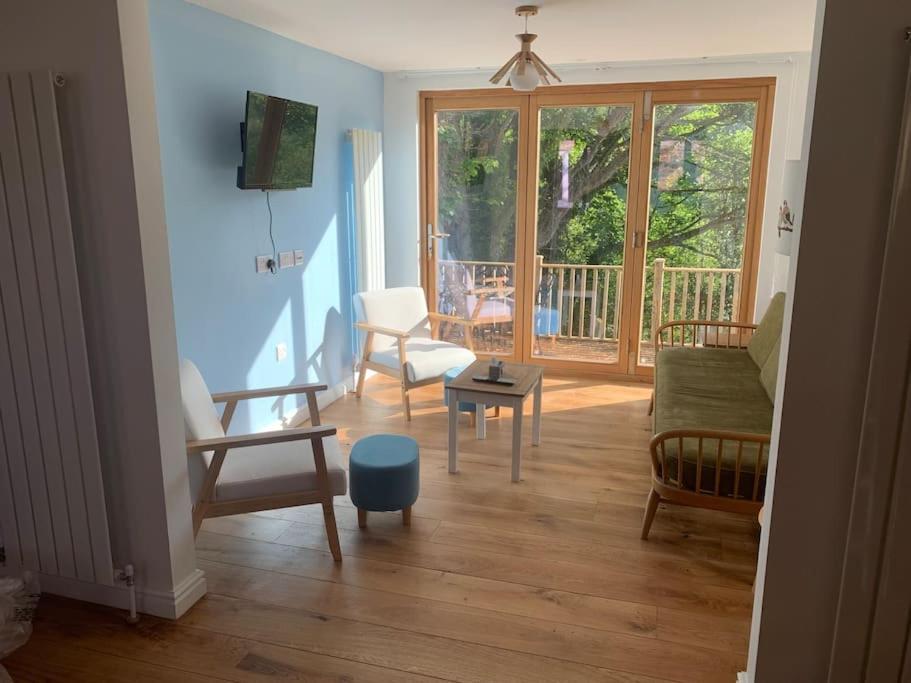 Cottage With Outstanding Views Velindre  外观 照片